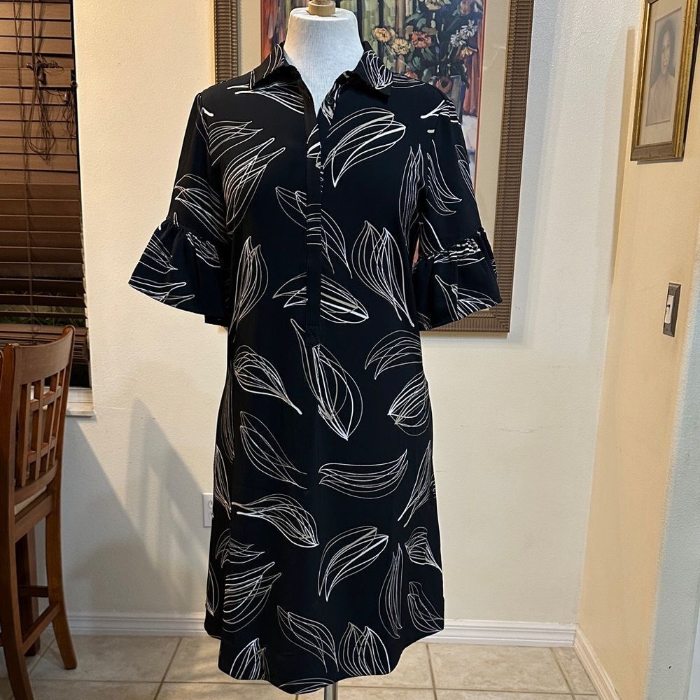 NWOT Chico’s Black/White/Tan Leaf Print Dress w/Ruffle Sleeves Size 0-SMALL